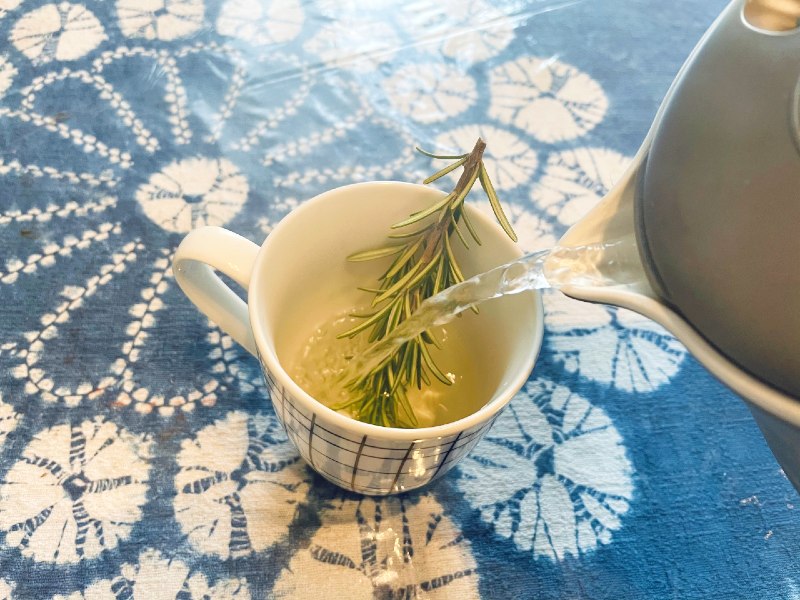 ローズマリーの効果・効能と使い方！料理やそれ以外での活用法も楽しむ・学ぶ養命酒製造株式会社