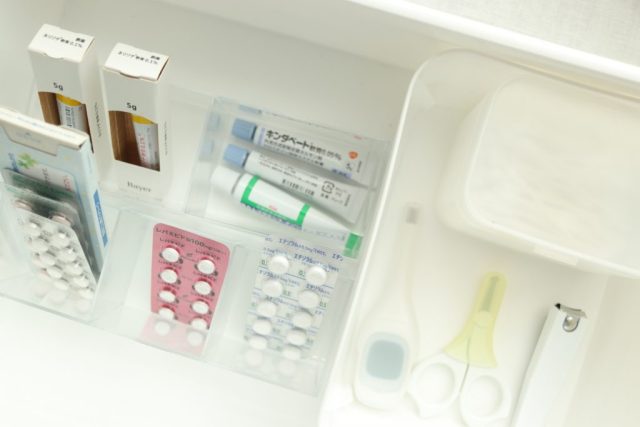 お薬の収納アイデア31選 100均の小分けケースやラベリングで使いやすくRoomClip mag暮らしとインテリアのwebマガジン