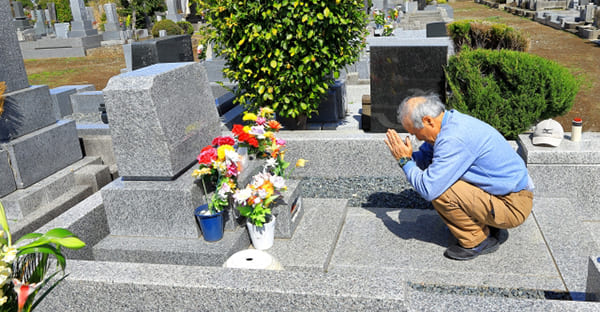知っていますか？お墓参りの線香の深い意味 – 手元供養の未来創想