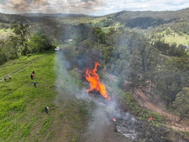 フィリピンのリゾート地で大規模火災約600の住宅焼ける 2万人以上に影響 2023年12月12日