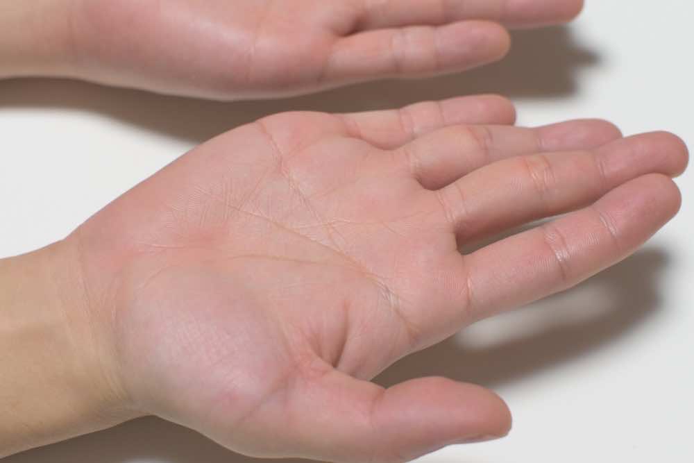手相で薄い線が多い人の特徴と意味18選 手相占いSpicomi