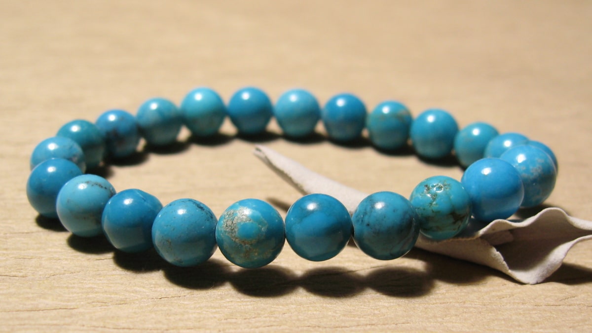 ターコイズの恋愛効果や意味！相性の良い人と悪い人の違いまでスピリチュアル視点で解説