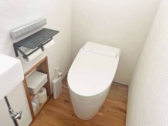 楽天市場特典付きウォールトイレポット＆収納ケース タワー山崎実業 tower トイレポット サニタリーボックス トイレ 洗面所 壁掛けトイレ収納 ゴミ箱 ごみ箱 ごみばこ ダストボックス 生理用品 壁面 収納 壁 おしゃれ ゴミが見えない シンプル yamazaki 5429