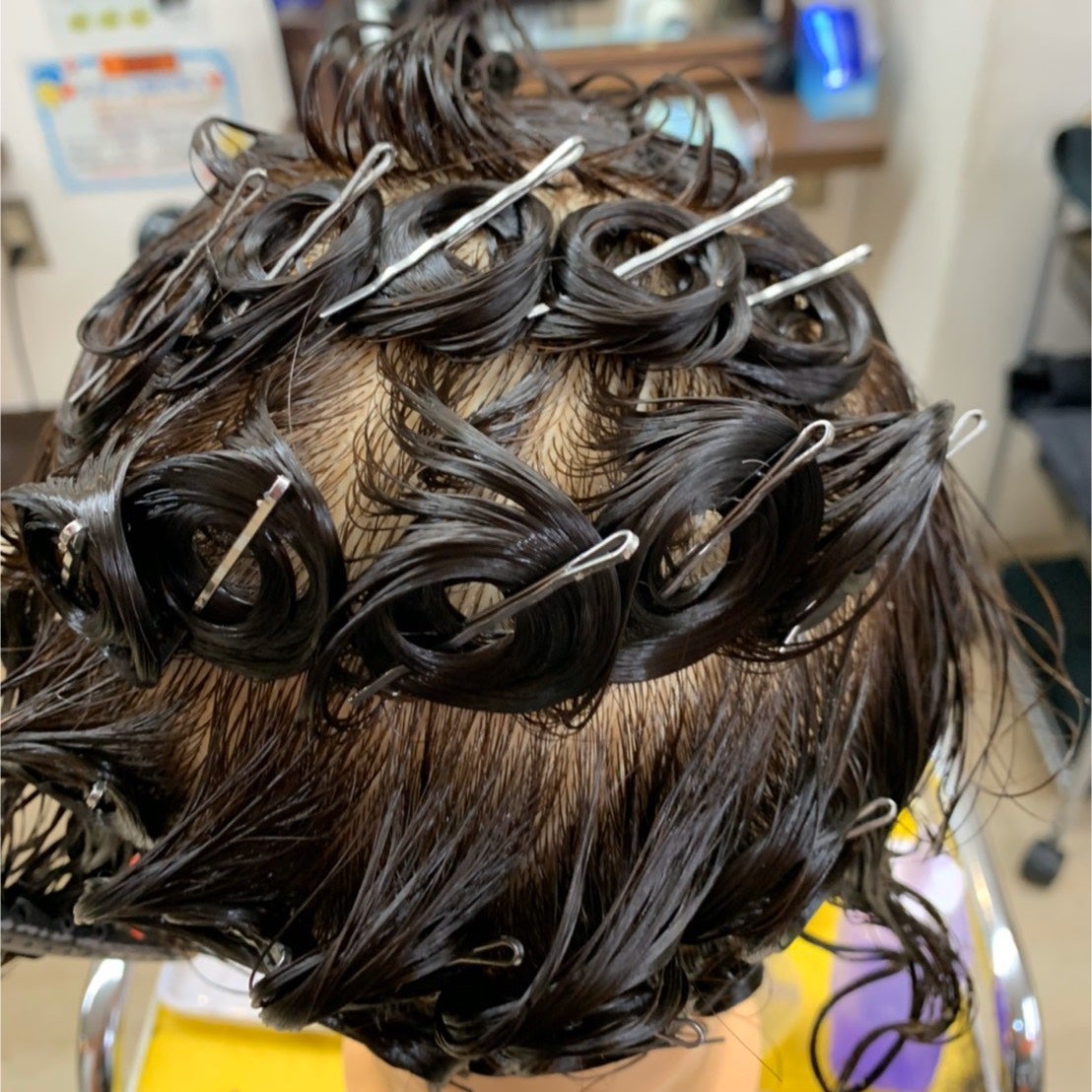 ヘアアレンジ: フィンガーウェーブと和風スタイルのヘアチュートリアル