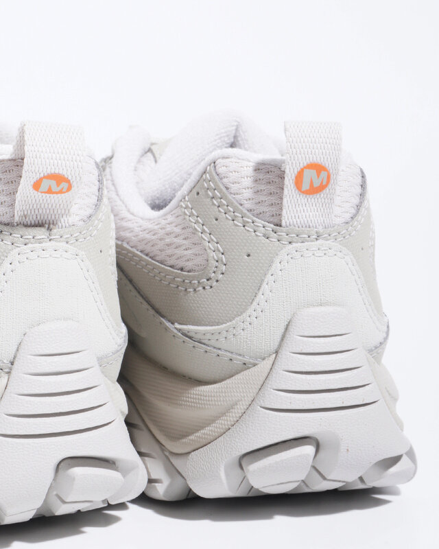 メレル カメレオン8ストームゴアテックスは滑る？普段使いはNG？レビューをチェック！防水シューズ＜メンズ＞おすすめ！雨でもモチベーションが上がる靴