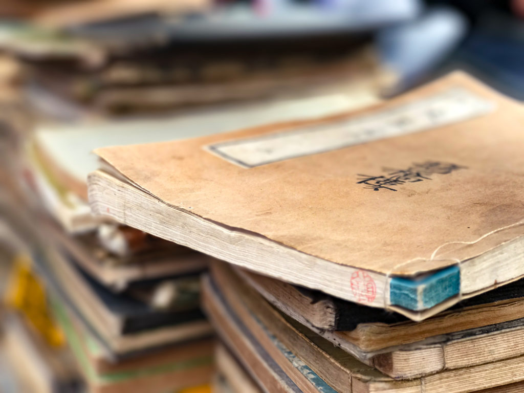 捧腹大笑 ほうふくたいしょう の意味と使い方や例文 語源由来・出典・類義語– 四字熟語の百科事典