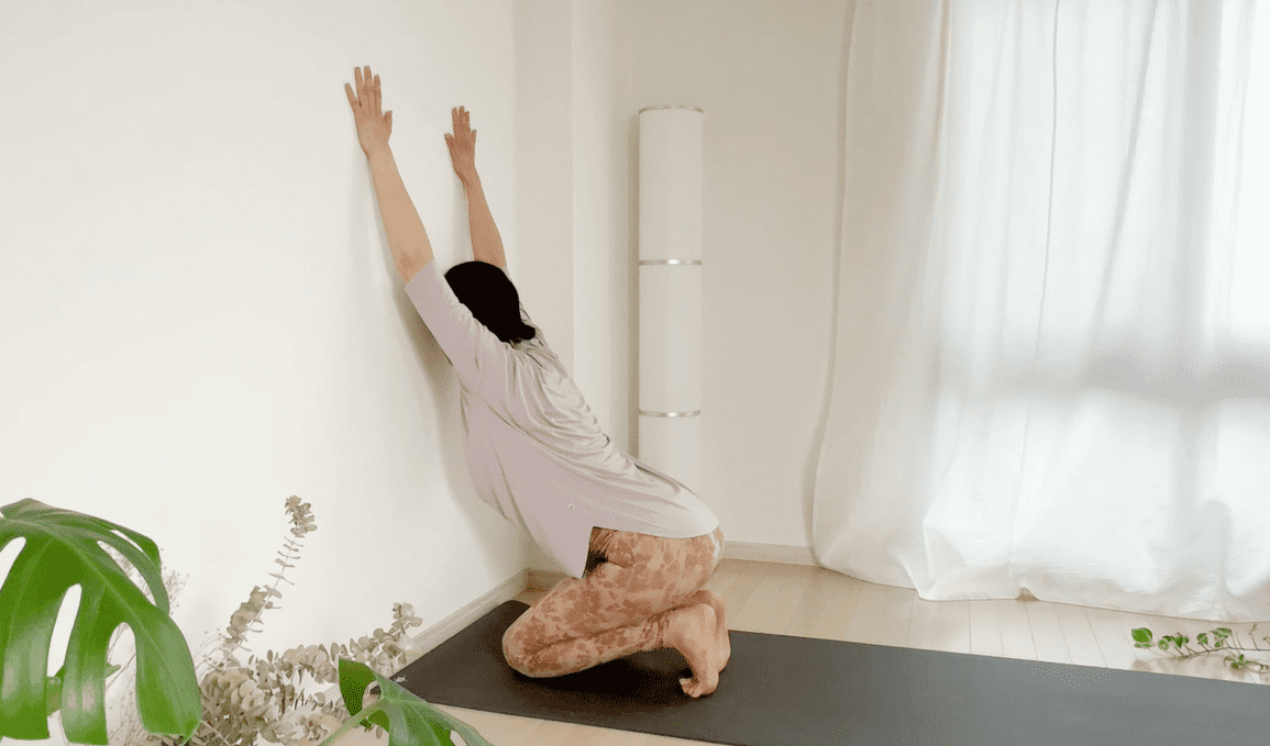 背中握手”で肩こりも解消！ 脳にも働きかける“柔軟王子”のストレッチビューティー、ファッション、エンタメ、占い 最新情報を毎日更新ananweb