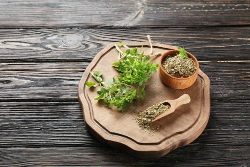 オレガノ」ってどんなハーブ？特徴とおすすめの使い方クラシル