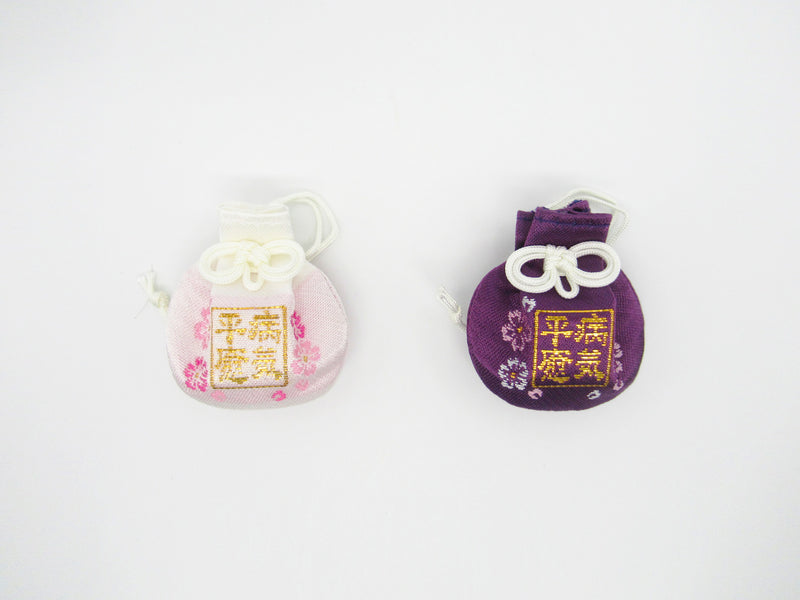 お守りはどこにつけると効果的？正しい身につけ方と種類別の持ち方はじめてのお葬式ガイド