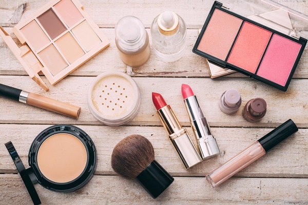 メイク初心者必見！最初に揃えたいメイク道具＆やり方11選 - @cosmeまとめ アットコスメまとめ