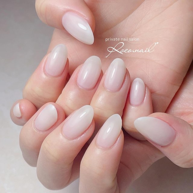 シアーホワイトネイルで軽やかに春を迎えよう♪2024最新ネイルデザイン