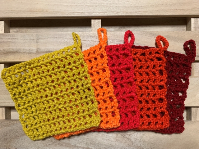 長編みで作るアクリル エコ タワシ☆かぎ針編み☆ｓｑｕａｒｅ☆四角形+小花ﾓﾁｰﾌ - YouTube