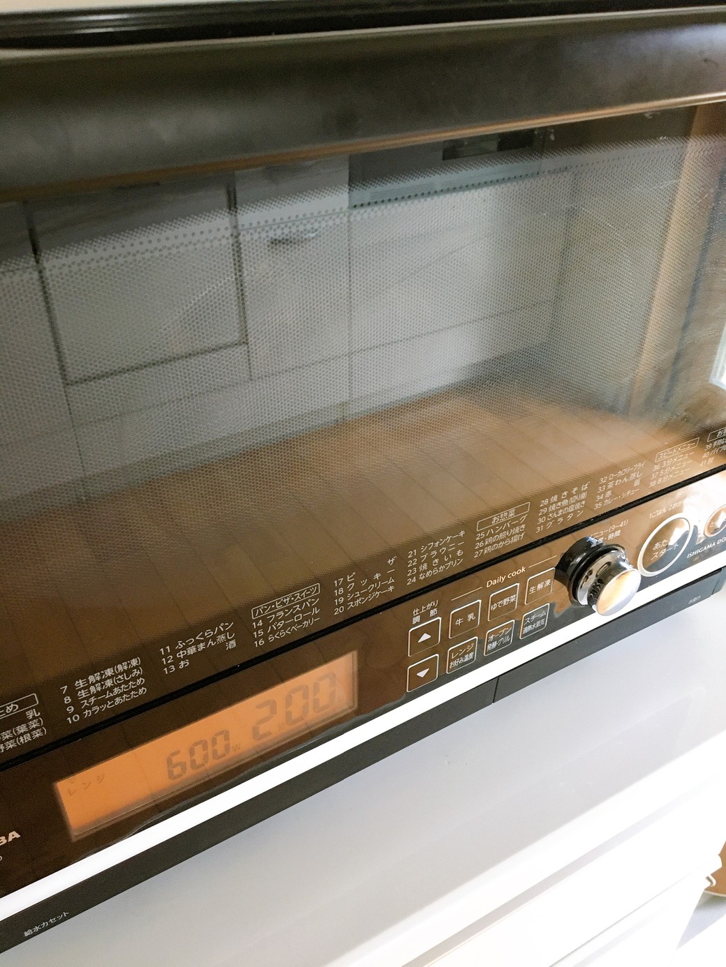 セリア 「電子レンジの頑固汚れ＆ニオイ」を超簡単お掃除！「除菌までできちゃう」 - トクバイニュース