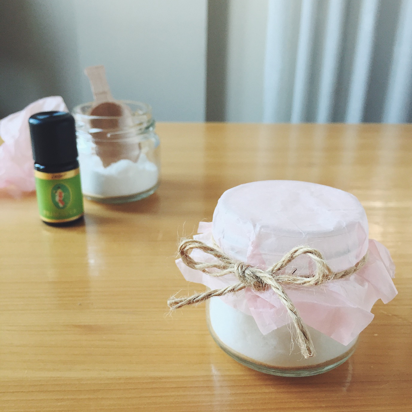 手作り「芳香剤」が簡単に。用意するものは、保冷剤とグラスとアロマオイル