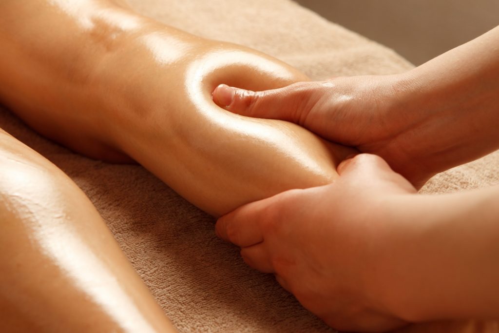 男性 オイルマッサージの写真素材写真素材なら「写真AC」無料 フリー ダウンロードOK