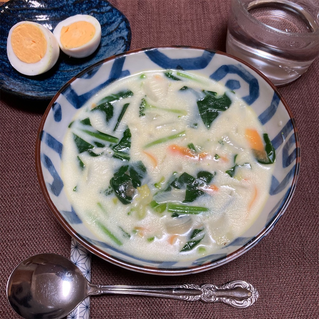 冷えとストレスを同時にケア！生理痛を和らげる「鮭と玉ねぎの味噌汁」 - 朝時間.jp