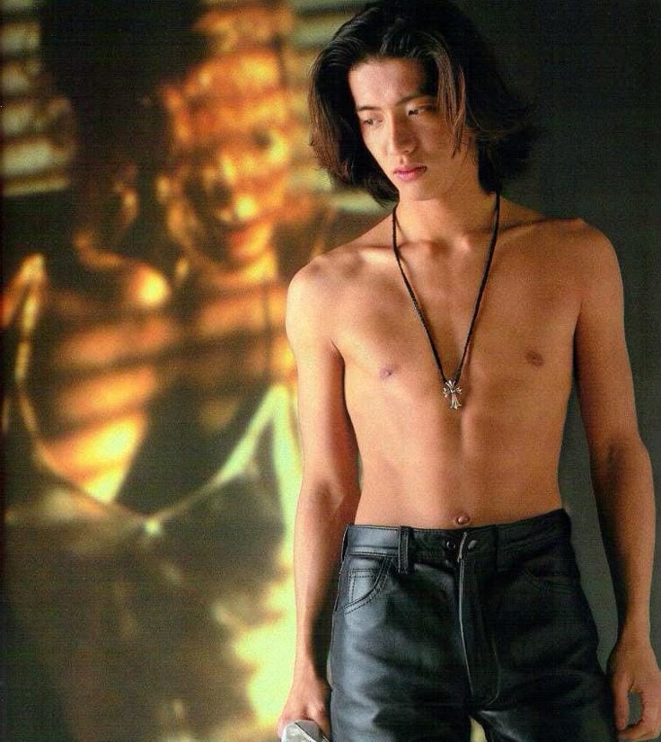 写真木村拓哉 バイクに腰掛け筋肉チラリ！クールな革ジャン姿でゲーテ表紙に 私物“勝ち運アイテム”身に着けて登場LIMOくらしとお金の経済メディア