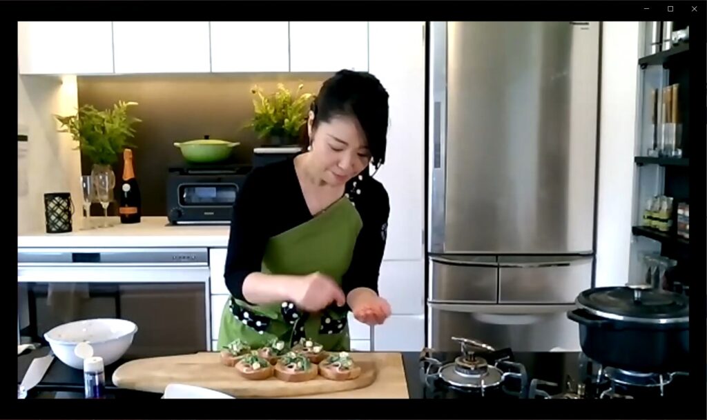 春を迎えるデトックス解毒の薬膳。 ありがとうございました！ 食卓から広がる喜びが 心の声、体の声と仲良く 気持ちよくすっとおさまっていただけたら光栄です♡ 暮らしにとけこむ薬膳お料理教室。 *カフェ薬膳スタジオ美身 座学付きです。 理論はもちろん、見えない