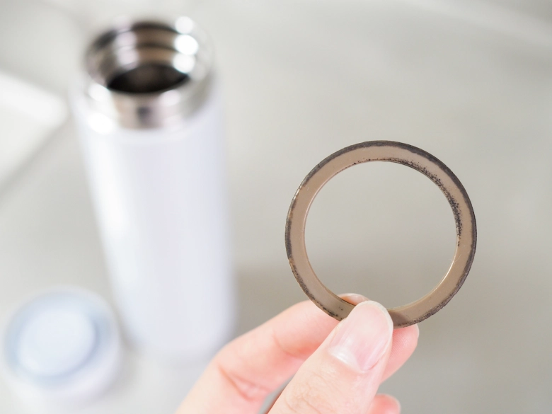 気になる水筒のパッキンに発生したカビをキレイ取る方法