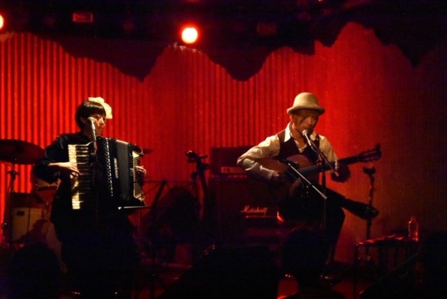 ガーナ再訪記41 指パッチン握手 ～これができればガーニアンくるくるキャプテン