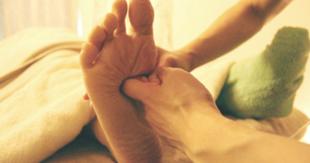 リフレクソロジー」とは│リラクゼーションサロン クイーンズウェイ