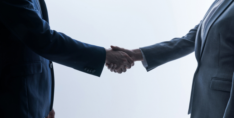 色々な使い方ができる〝頂く〟の意味とは？〝いただく〟や〝戴く〟との違いも解説Domani