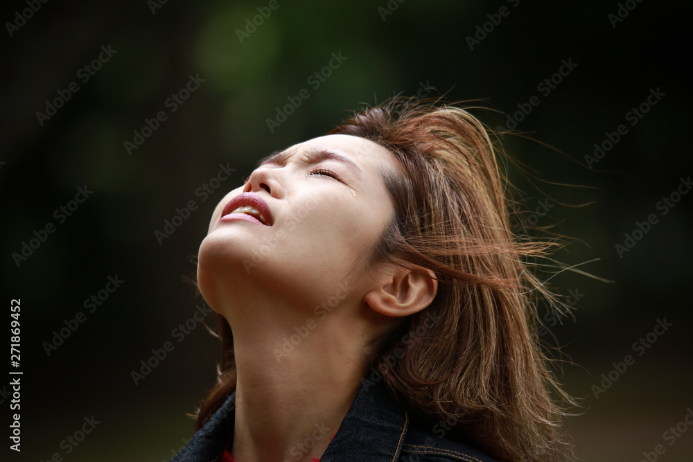 涙ぐむイラスト無料イラスト・フリー素材なら「イラストAC」