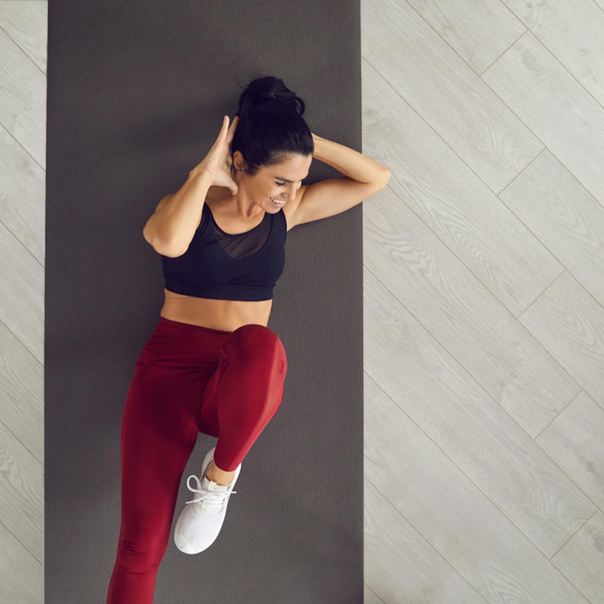 床に寝てエア自転車漕ぎをするダイエット中の女性のイラスト素材83641718- PIXTA