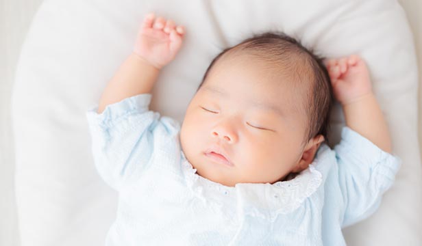 さら助産院音も聴いてねおっぱいを飲みながら寝落ちする瞬間🤭 「ごくっ」のあとに始まるいびき。 平和だなー。ママの表情も仕草も全部が優しい🥰さら助産院母乳授乳生後1カ月赤ちゃんのいびきスリング授乳授乳服実は授乳中Instagram