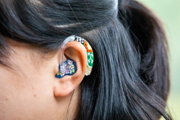 両耳につけるのが補聴器のスタンダード Vibe補聴器 ブログ– Vibe補聴器 公式オンラインストア