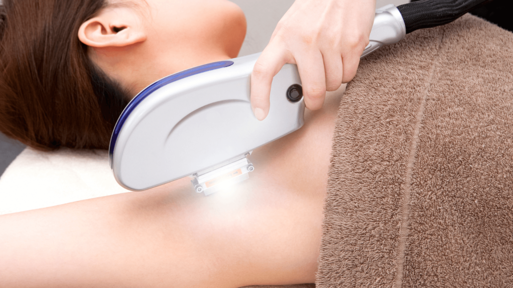 ワキガの特徴とセルフチェック方法気になる臭いを解決する治療法まで解説 - わきが・多汗症治療コラム - 美容コラム -美容整形、美容外科なら聖心美容クリニック