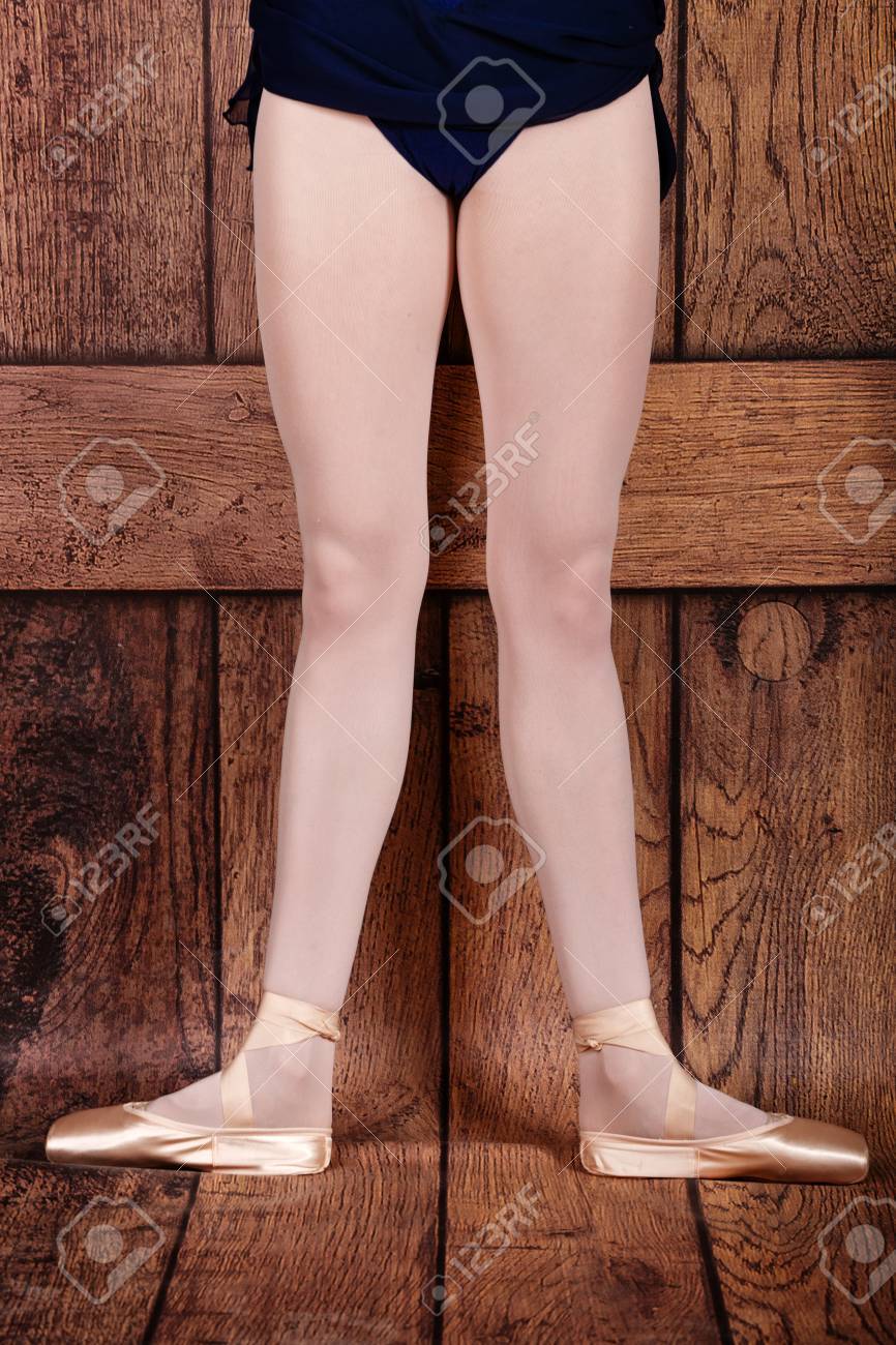 基本姿勢を覚えよう！バレエ教室が教える足の位置 ポジション バレエ教室 NOAバレエスクール