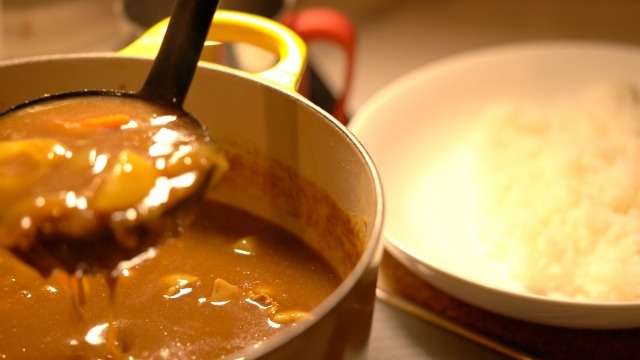 鬱金色 うこんいろ 〜美しき色名の世界vol.19COCOLOR帝王紫やえ 内面の「能力」から外見の「魅力」まで。色 とスタイリングで人生が「あなた色」に輝くサロン