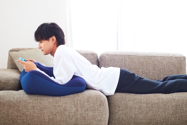 夏バテ４大タイプ別対策 スマホを見ながら寝落ちすることが多いと「睡眠不足バテ」の可能性 画像5 6- レタスクラブ