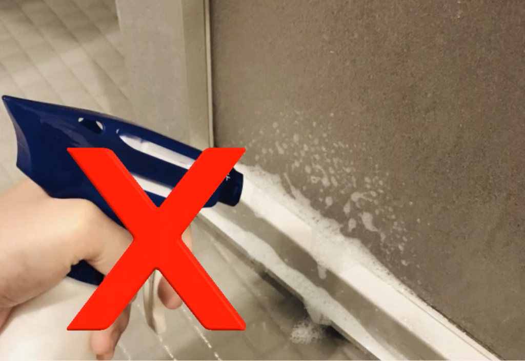 浴室ドアのゴムパッキン」の頑固な黒カビをごっそり取る方法 知って得する掃除術