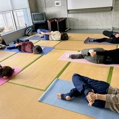 シニア世代でも気軽にトライ可能！“やさしいヨガ”を生活に取り入れようヨガシェルフヨガシェルフ