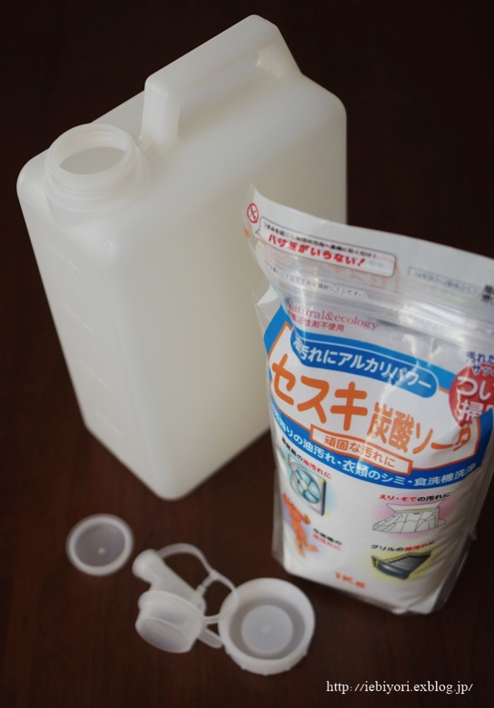 お風呂掃除は重曹を活用！頑固な皮脂汚れやヌメリを綺麗に落とす方法 - くふう トクバイニュース