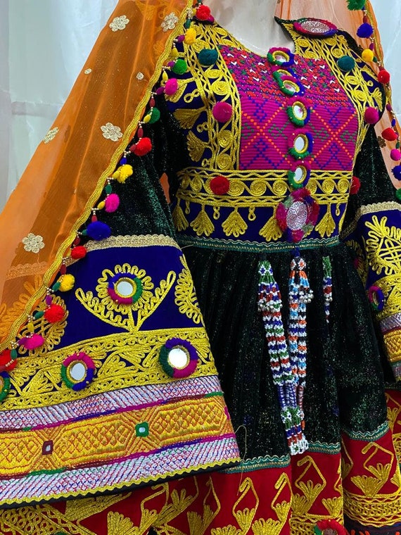 アフガンのタリバン、女性に顔を隠す服装命令 全身覆うブルカが「最善」ロイタ