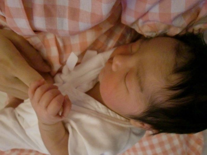 臨月の恥骨痛は出産間近のサイン？出産前の兆候と対策を助産師が解説┃まなべび