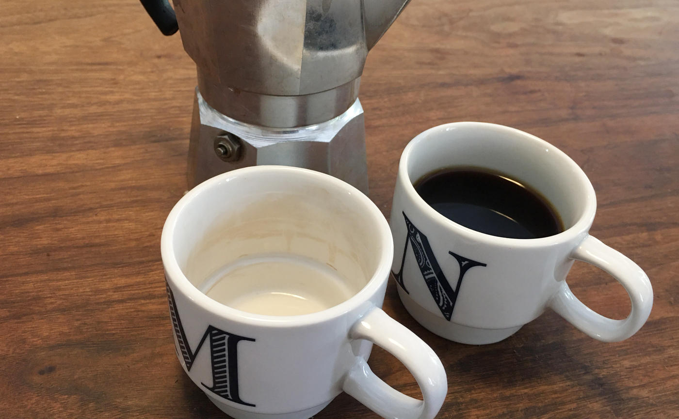 食器の茶渋を落としたい！汚れ落としに大活躍の『必ず自宅にある調味料』の正体とは オリーブオイルをひとまわしニュース