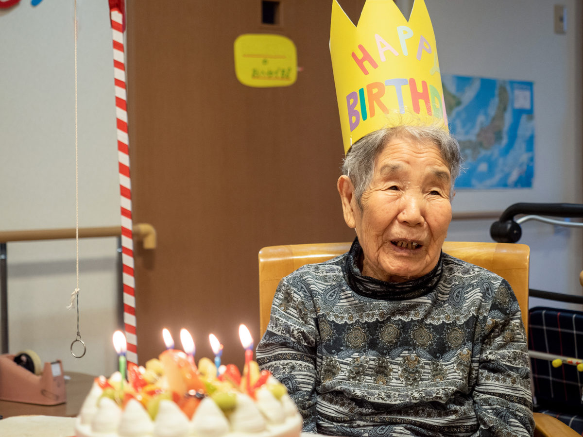 ハートライフ浜松初生 4月のお誕生日会静岡の有料老人ホーム・サ高住・グループホーム・介護施設はアクタガワ