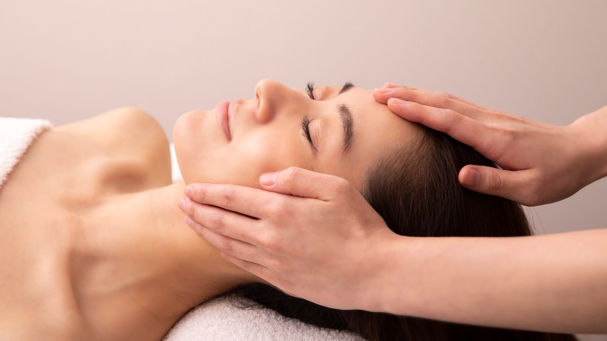 フェイシャルエステの効果とは？メリットや頻度、人気ランキングを紹介 - OZmall