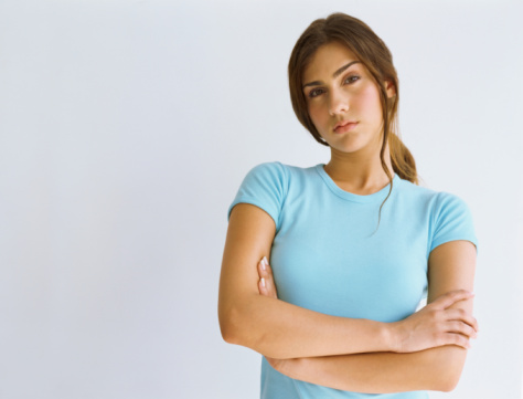 腕組みをする人の心理。ポーズで分かる相手の考えの見分け方と対処法Smartlog