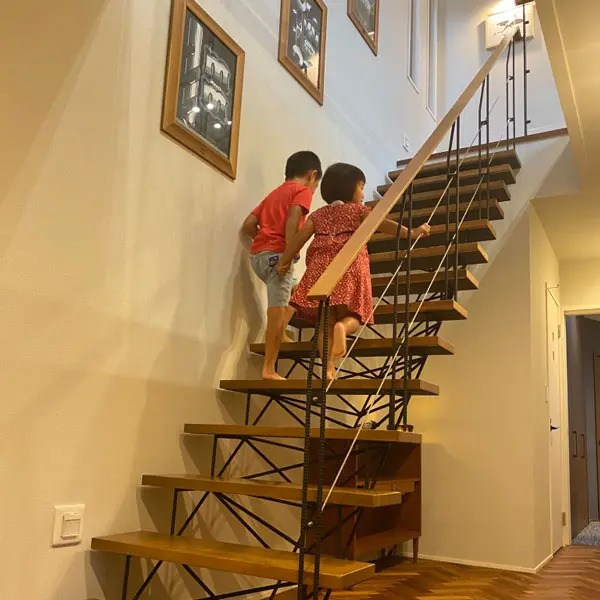 階段踊り場拡大のススメ〜ちょっと広くすればたちまち楽しい場所にSUVACO スバコ