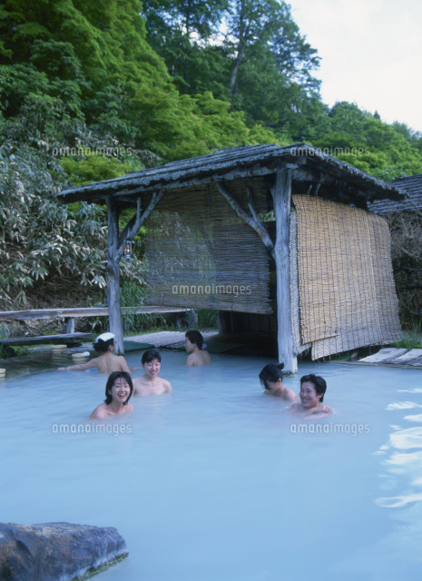 露天風呂に入る女性 写真素材522979- フォトライブラリ