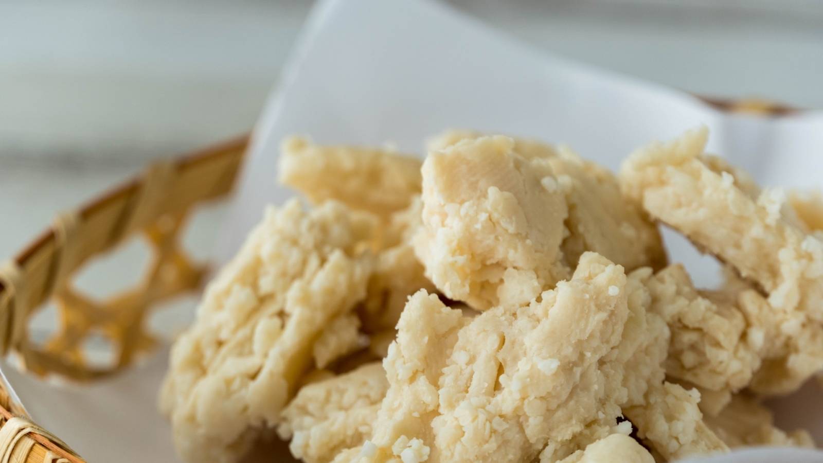 鶏むね肉を使った節約簡単絶品おつまみレシピ鶏むねユッケの作り方