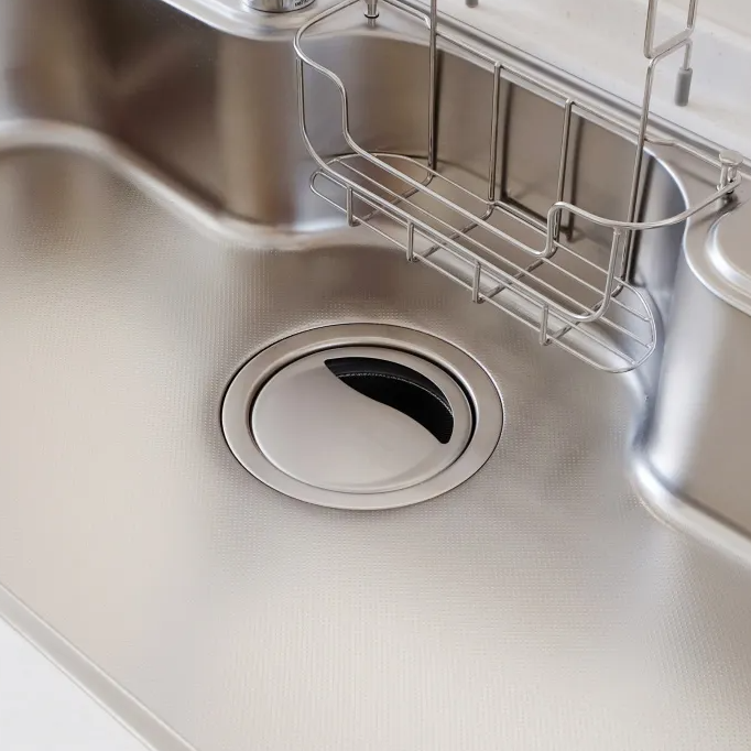 キッチン排水口の嫌な臭いも詰まりも一掃！一瞬で簡単キレイになる排水口掃除 - レタスクラブ