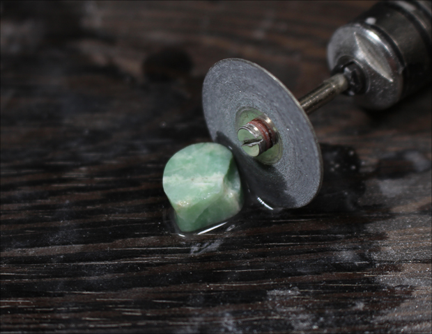 オパールの原石の磨き方は？手磨きでオパールを研磨してみた