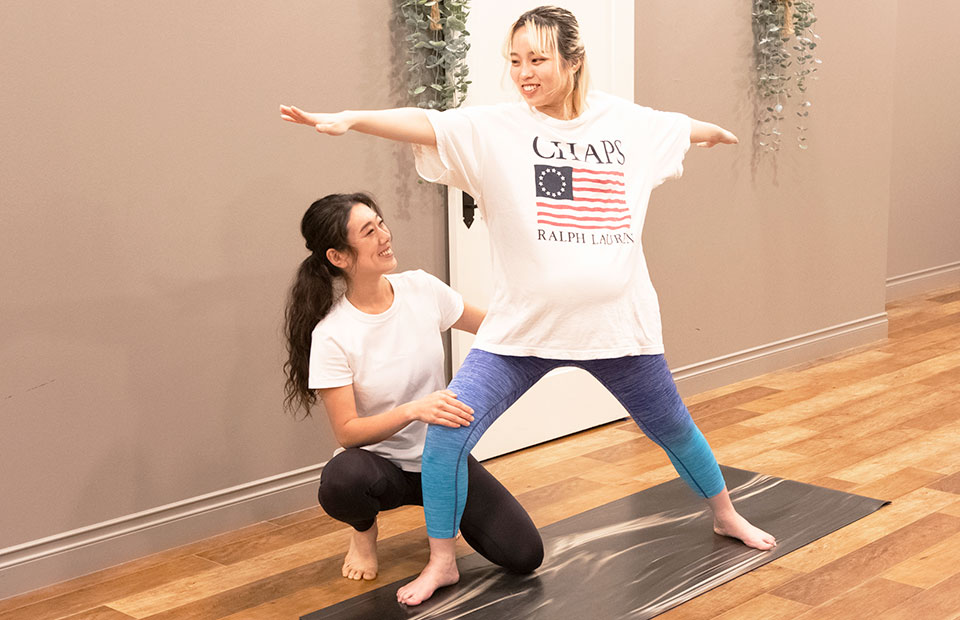 妊娠中にできるマタニティヨガとは？Well-being Guide