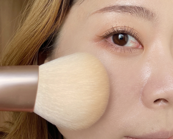 疲れて見える目元のくすみに！ ビターオレンジ×繊細ブラックが効く！ アラサーのお悩み解決メイクビューティニュース 美容メディアVOCE ヴォーチェ